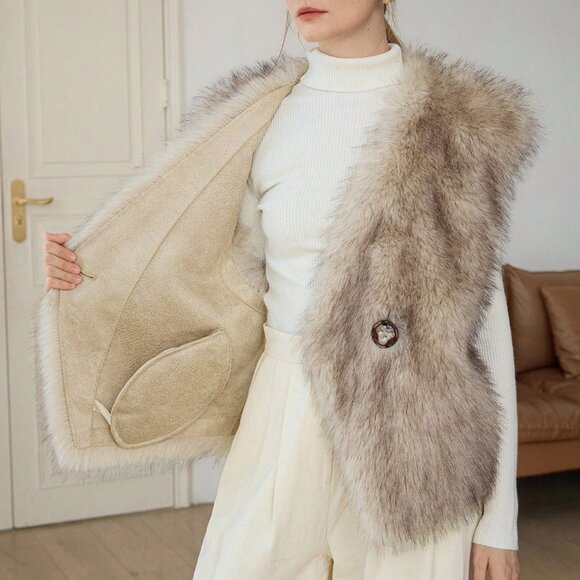 Camel Women's Party V-Neck Loose Sleeveless Faux Fur Vest - Picture 5 of 11